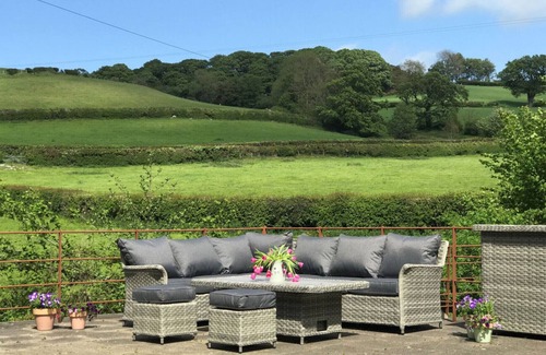 Llanrwst Cottage | Ty r Efail - Three Bedroom Cottage, Sleeps 8