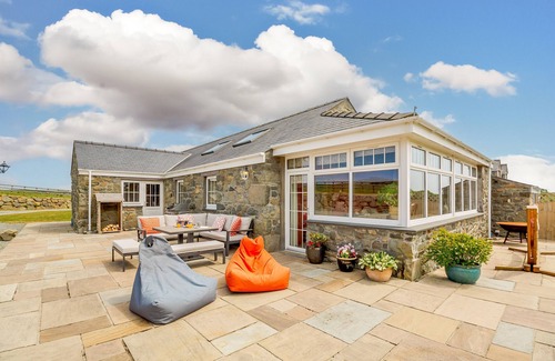 Garn Fadryn House | Ty'r Mynach - Nine Bedroom House, Sleeps 24