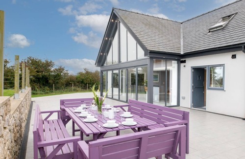 Rhosybol House | Ty Rhos Newydd: Stunning pet-friendly, family retreat on Anglesey