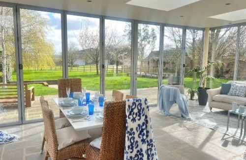 Brinkley House | Tye Barn - Spacious 5-bedroom house in enchanting Brinkley with AC, WiFi