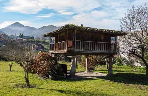 Cangas de Onis House | Typical Asturian house in full nature, but 5 min walk to the center of Cangas