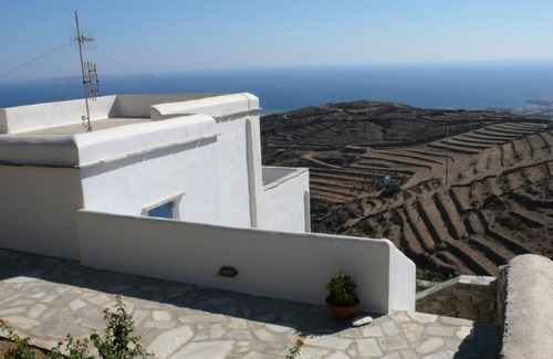 Tinos Villa | Typical charming Cyclades house with a stunning view on the sea