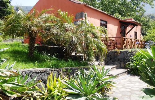 Los Realejos Cottage | Typical Country house with private terrace and garden.