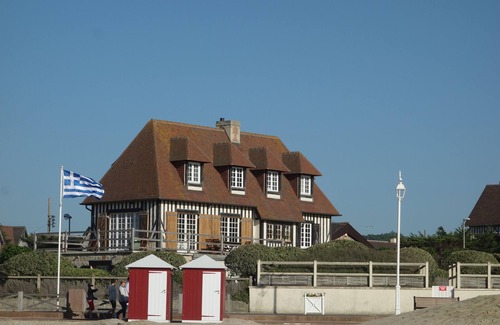 Benerville-sur-Mer House | Typical Norman house on the beach - sea view - big garden - perfect location