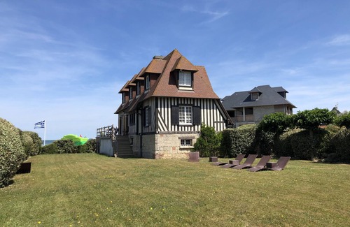 Benerville-sur-Mer House | Typical Norman house on the beach - sea view - big garden - perfect location