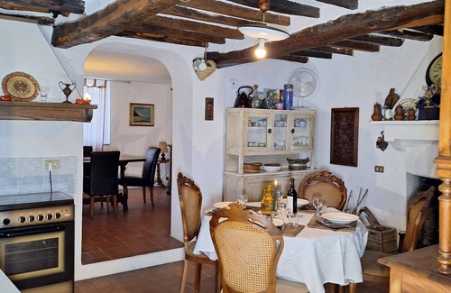 Corsanico House | Typical rustic Tuscan house in the hamlet of Casesi. A dive into the past.