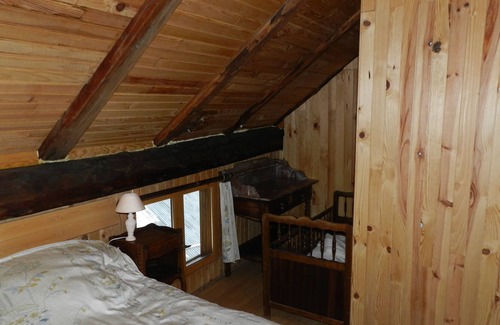 La Lechere Ski Chalet | Typical Savoyard chalet for calm mountain lovers.