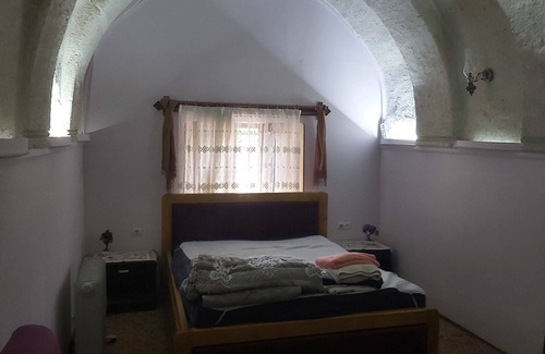 Avanos House | Typical stone house with arches