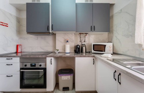 Albufeira Apartment | Typical T2 in Albufeira w/Balcony by LovelyStay