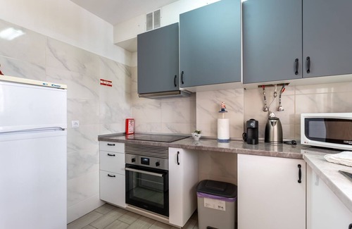 Albufeira Apartment | Typical T2 in Albufeira w/Balcony by LovelyStay