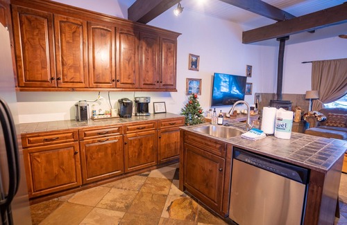 Mammoth Lakes House | Tyrolean Village Getaway