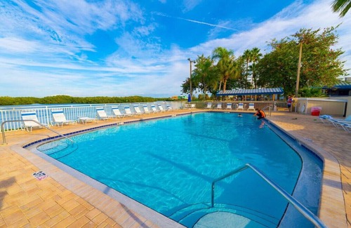 Ruskin Apartment | U215- 1 min walk to beach, restaurants, pools, gym, SLEEPS 4! Little Harbor Beach Resort!