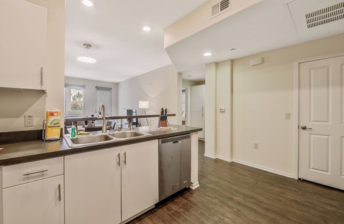 Carmel Valley Apartment | UC San diego 1 BR | sun deck | gym