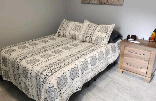 Orlando Apartment | UCF, Beaches & Shopping. Orlando