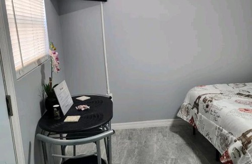 Orlando Apartment | UCF, Beaches & Shopping. Orlando