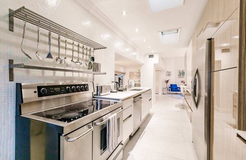 Ojus House | Uhost AI | 5BR Oasis | Pool, Hot Tub & BBQ Area