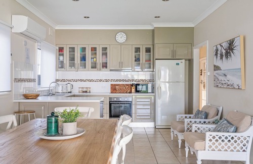 Ulladulla House | Ulladulla - Sleeps 8! Pet Friendly! WIFI! Aircon!nflat yard for pets and kids.