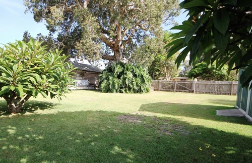 Hat Head House | Ultimate Comfort in this 3-Bedroom Home with Air Conditioning and 2 Bathrooms