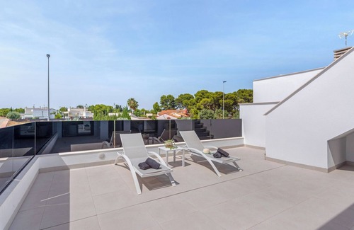 Santiago de la Ribera Villa | Ultimate Enjoyment: Luxury 8-person Villa with Jacuzzi, Pool & Beach within Walking Distance!