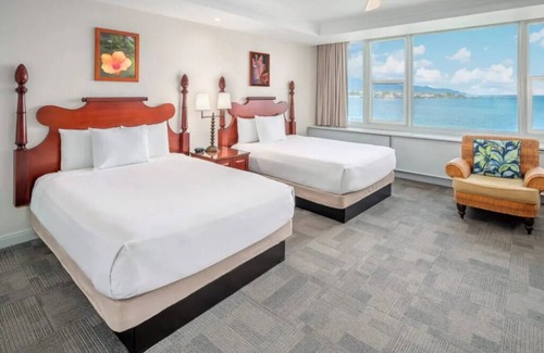 Kahului Hotel | Ultimate Hawaii Getaway! 2 Gorgeous Ocean Front Rooms | Pool + Beach Access