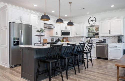 Mid America House | Ultimate Lake Hamilton Getaway: Private Pool, Hot Tub, Game Room, Dock & Stunning Lakefront Views!