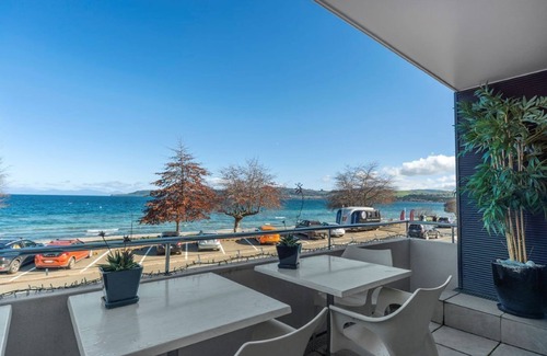 Taupo House | Ultimate Lakefront Location with Hot Tub