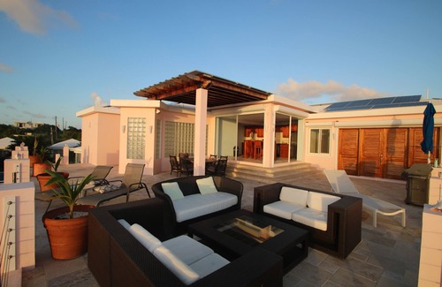 East End Village Villa | Ultimate Luxury Villa 2 pools,theater,panoramic Ocean views, entertainment mecca