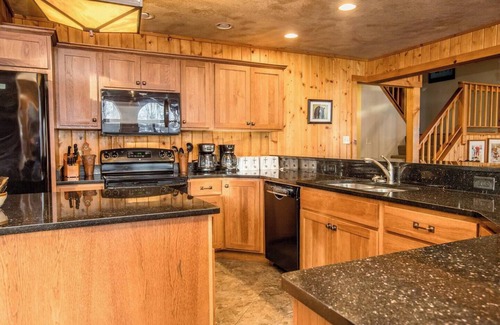 Bessemer House | Ultimate Luxury with Stunning Views-Trailside Home On Powderhorn Mtn With Hot Tub & Sauna