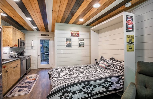 Brevard House | Ultimate Mountain Bikers Dream, walking distance to downtown Brevard