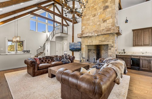 Flagstaff Ski Chalet | Ultimate Private Mountain Getaway - Off the Grid Chalet!