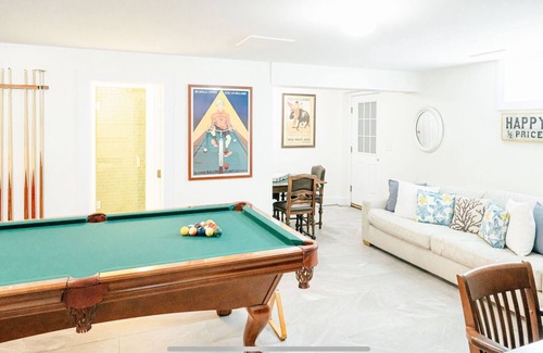 Nantucket Apartment | Ultimate relaxation spot with steam room, close to the beach. Family-friendly