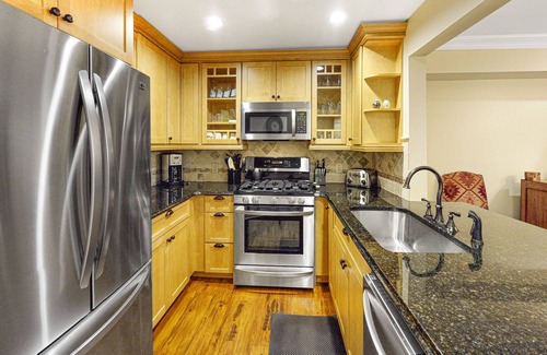 Ludlow Condo | Ultimate ski-in/out condo with mountain views, hot tub, & fireplace