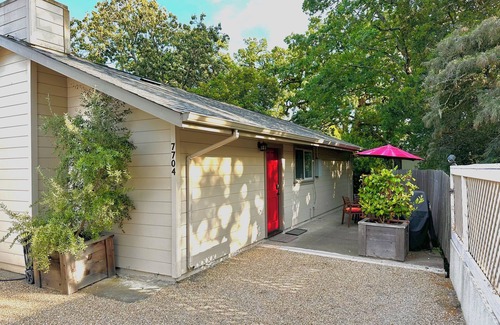 Santa Rosa Cottage | Ultimate Sonoma Valley Retreat for 4: Private Guest House and Cottage with Pool
