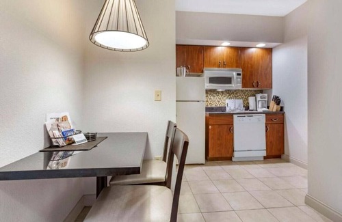Las Vegas Apartment | Ultra Modern 1BD condo near the Famous Las Vegas S