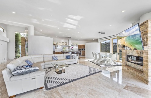Laguna Beach House | Ultra Modern Ocean View Pool Home