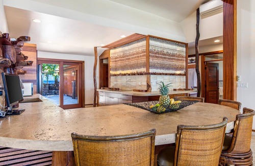 Kailua-Kona Villa | Ultra private oceanfront gated compound with pool & spa just minutes from town.