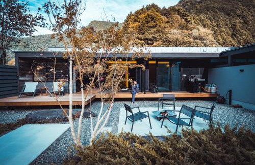 Aoi Ward Hotel | UMEGASHIMA DRIVEｰIN ＆ SAUNA VILLA