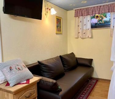 Teufenbach-Katsch House | Umundumhütte