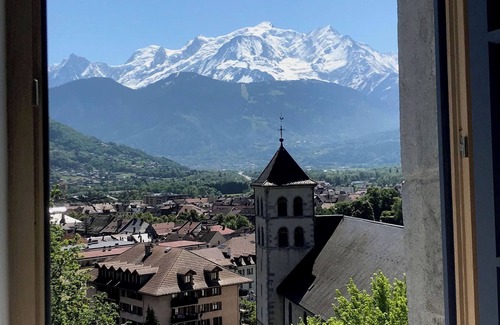 Sallanches Apartment | Un Étage Complet Dans une Tour Médiévale Rénovée au Cœur du Pays du Mont-blanc