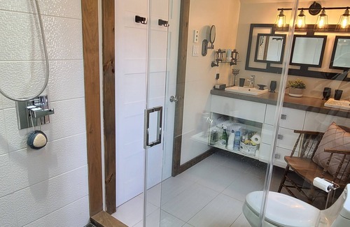 Val-des-Bois Bed & Breakfast | Un endroit pour se détendre, jouer et rêver! / A place to relax, play & dream!