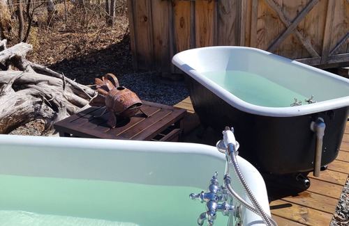 Val-des-Bois Bed & Breakfast | Un endroit pour se détendre, jouer et rêver! / A place to relax, play & dream!