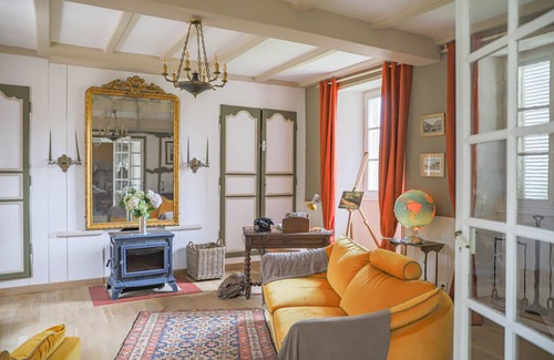 Plouarzel House | un Manoir du Xviième à Proximité des Plages et du Port, 4 Chambres, 7 Couchages