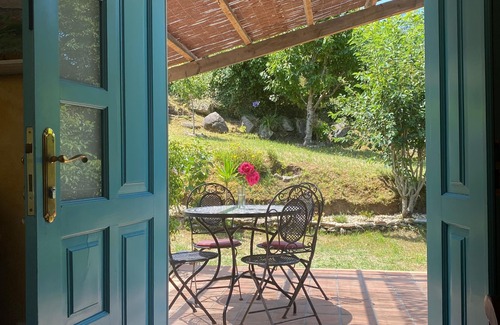 Barona Cottage | UNA RARA AVIS - solar house with sea views