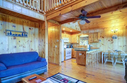 Purlear Cabin | Unbeatable VIEWS! Hot tub & Fire Pit!