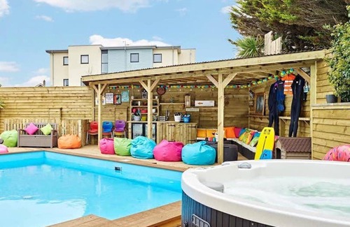Newquay House | Unbelievable 10 bedroom pool property a stone's throw from Fistral Beach