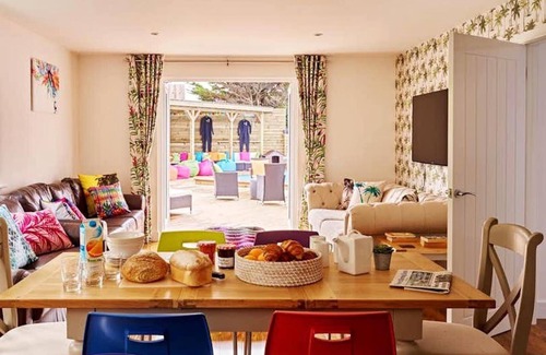 Newquay House | Unbelievable 10 bedroom pool property a stone's throw from Fistral Beach