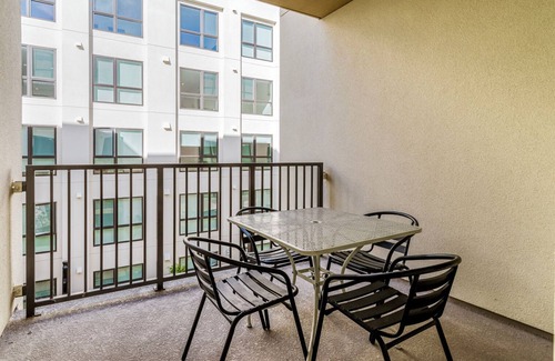 Hayward Apartment | Unbelievable Hayward 2BR w/Pool & Gym, near BART, by Blueground