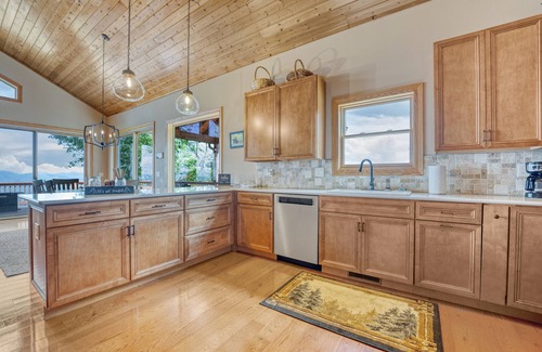 Waynesville Cabin | Unbelievable Views, Hot Tub, Fire Pit, Fire Table, Indoor Fireplace