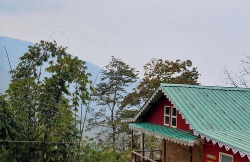 Darjeeling House | Uncharted Retreats - Nomee Homestay 5 double bed rooms and 1 premium attic room.
