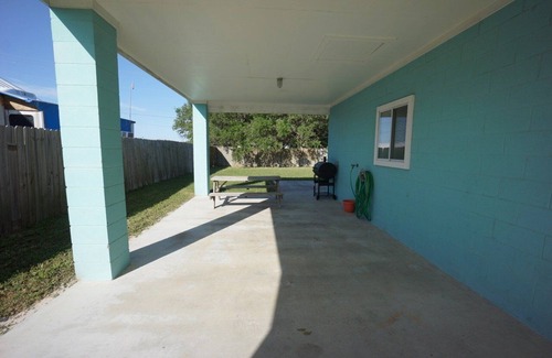 Port O Connor House | UNCLE WOODY'S #1 in POC-Pets ok but add Fees